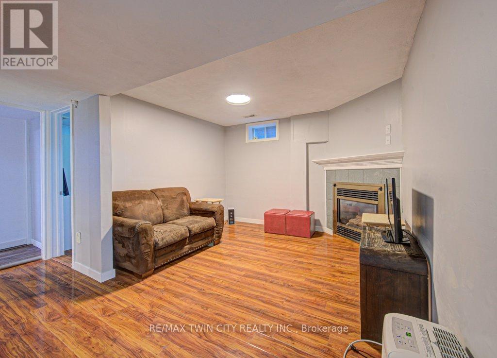 237b Thistleglen Place, Waterloo, Ontario  N2T 2A6 - Photo 25 - X13030464