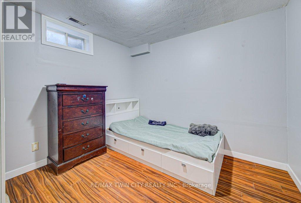 237b Thistleglen Place, Waterloo, Ontario  N2T 2A6 - Photo 28 - X13030464