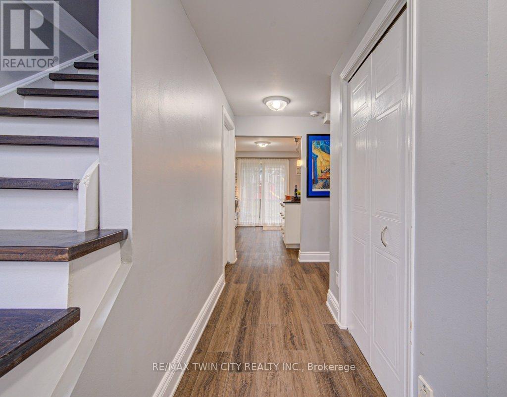 237b Thistleglen Place, Waterloo, Ontario  N2T 2A6 - Photo 5 - X13030464