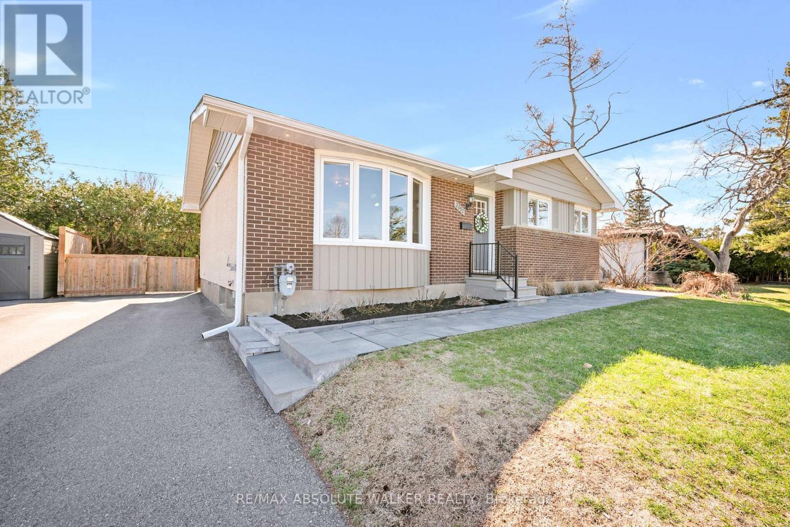 2052 Valley Drive, Ottawa, Ontario  K1G 2P4 - Photo 2 - X13030710