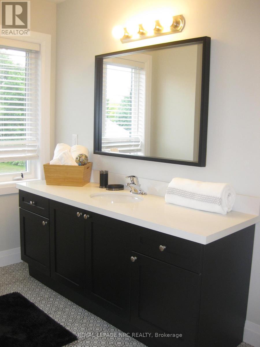 4839 Pettit Avenue, Niagara Falls, Ontario  L2E 0B7 - Photo 23 - X13030774