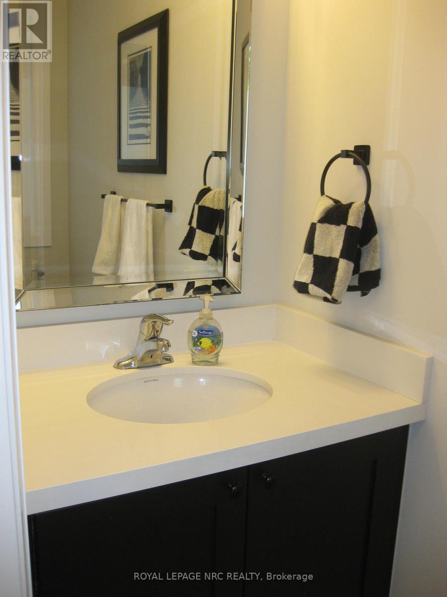 4839 Pettit Avenue, Niagara Falls, Ontario  L2E 0B7 - Photo 3 - X13030774