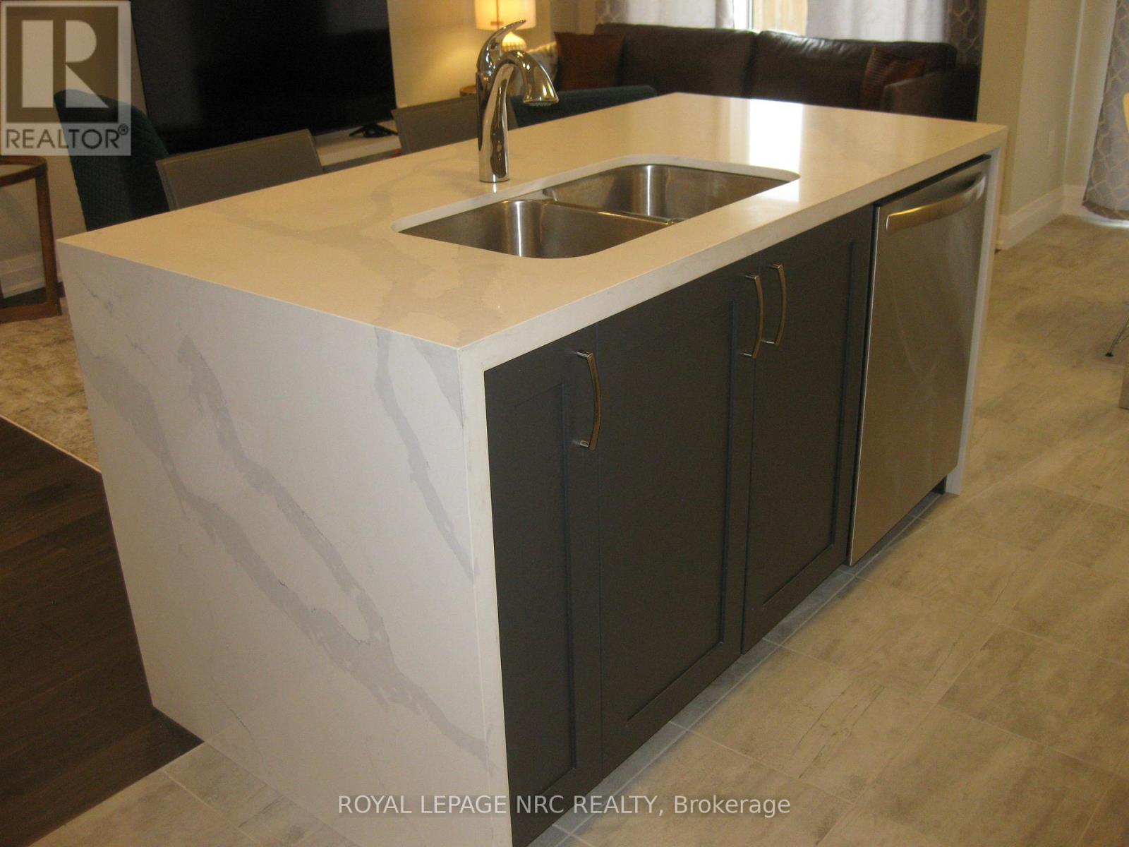 4839 Pettit Avenue, Niagara Falls, Ontario  L2E 0B7 - Photo 9 - X13030774