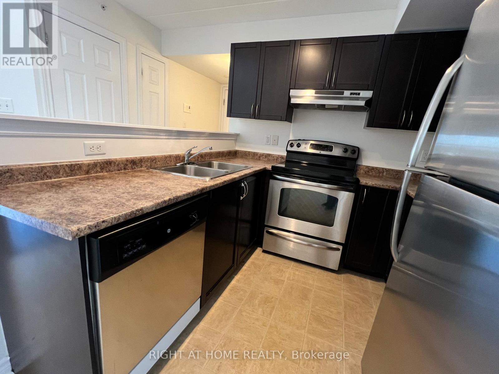 110 - 1360 Main Street, Milton, Ontario  L9T 7S5 - Photo 5 - W12987722