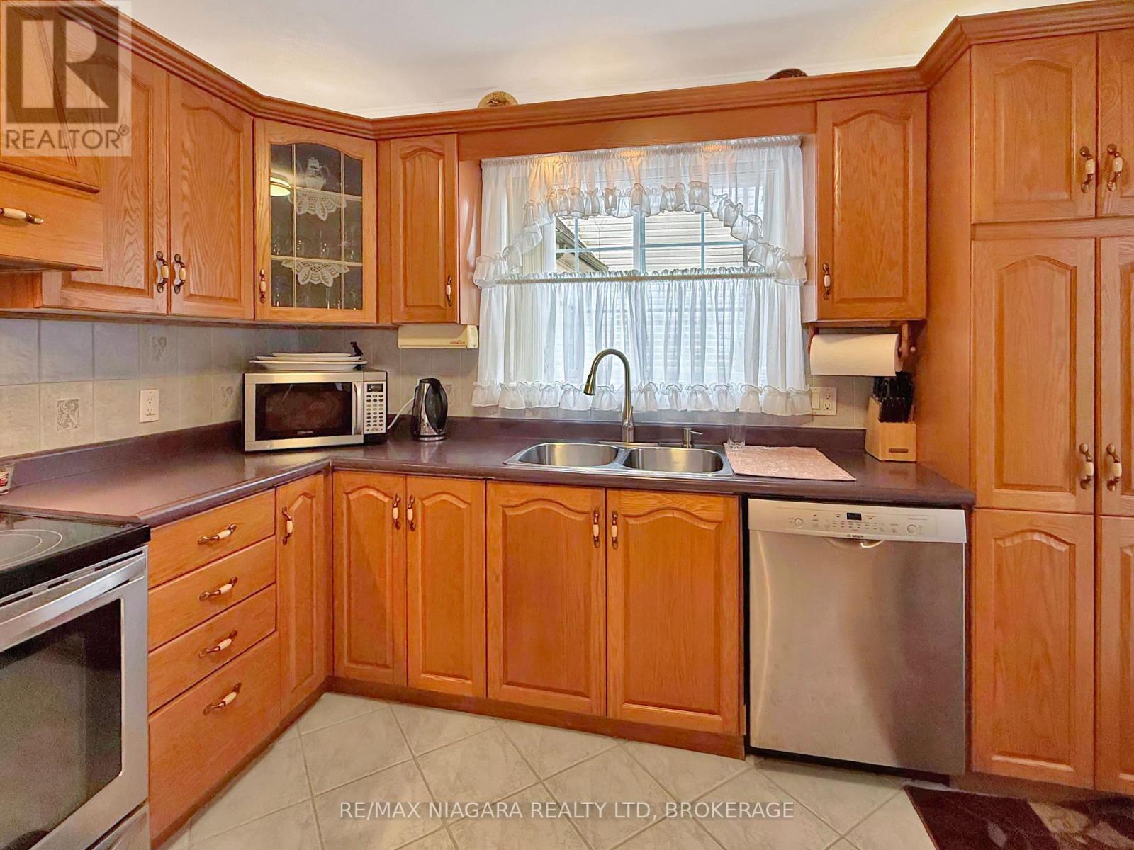 629 Daytona Drive, Fort Erie, Ontario  L2A 4Z5 - Photo 9 - X12880814