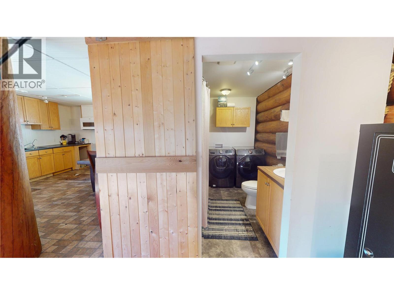 2131 Highway 3 Highway, Fernie, British Columbia  V0B 1M5 - Photo 17 - 10372475