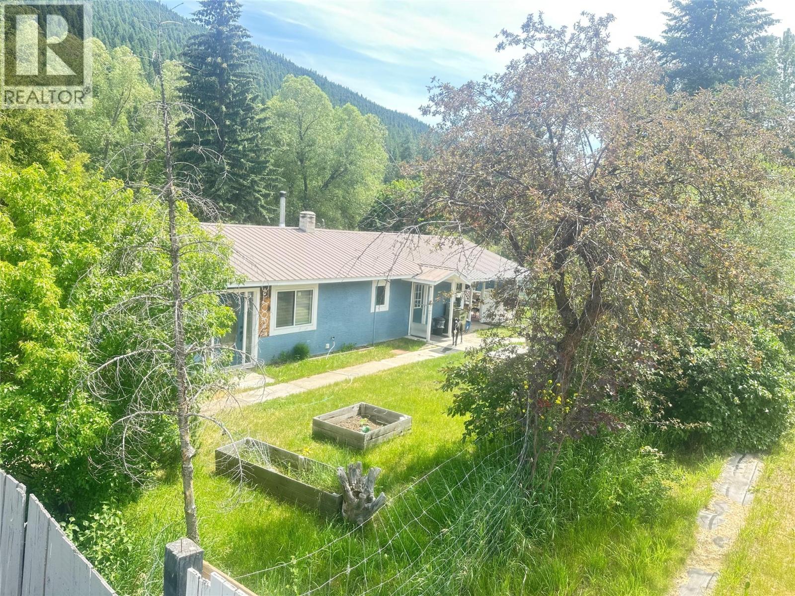 20 Wallace Mountain Road, Beaverdell, British Columbia  V0H 1A0 - Photo 1 - 10378526