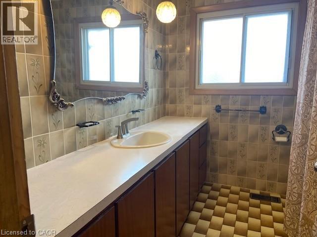 6 Cavalier Court, Hamilton, Ontario  L8H 2S4 - Photo 5 - 40811885