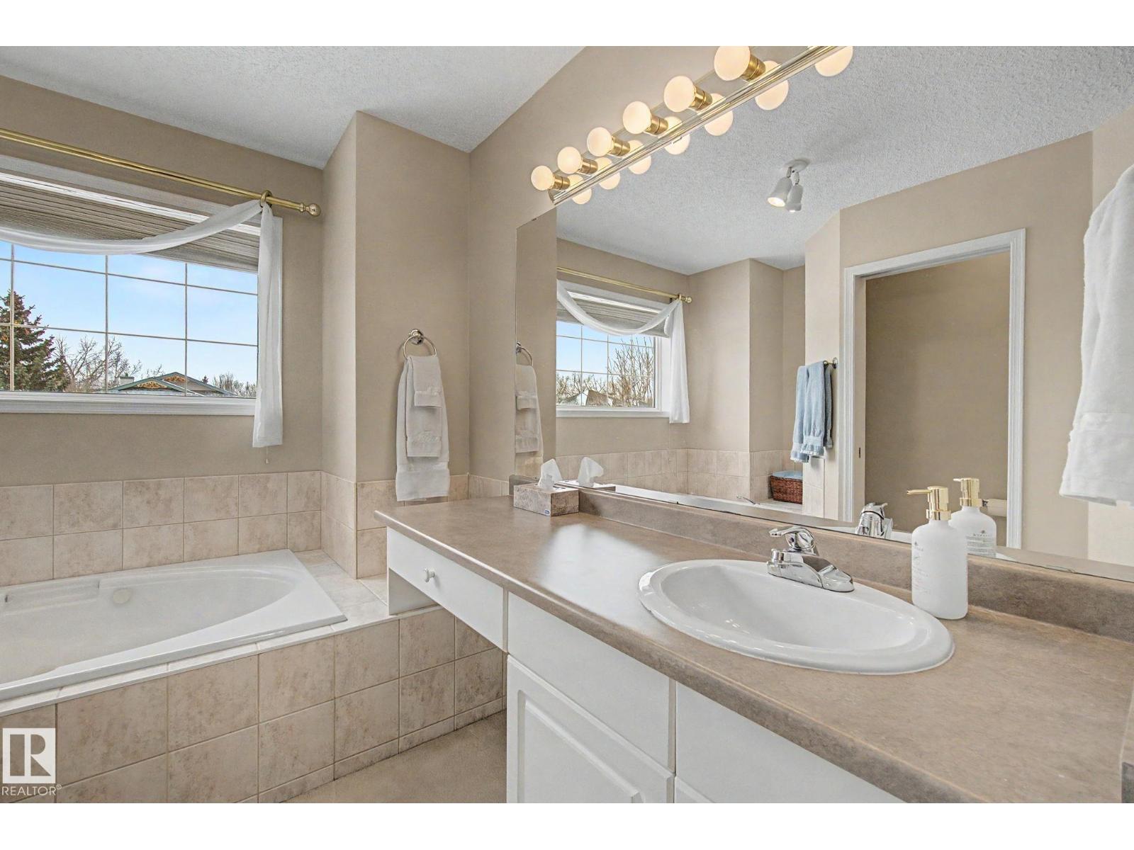 11732 10 Av Nw Nw, Edmonton, Alberta  T6J 7A6 - Photo 18 - E4483473