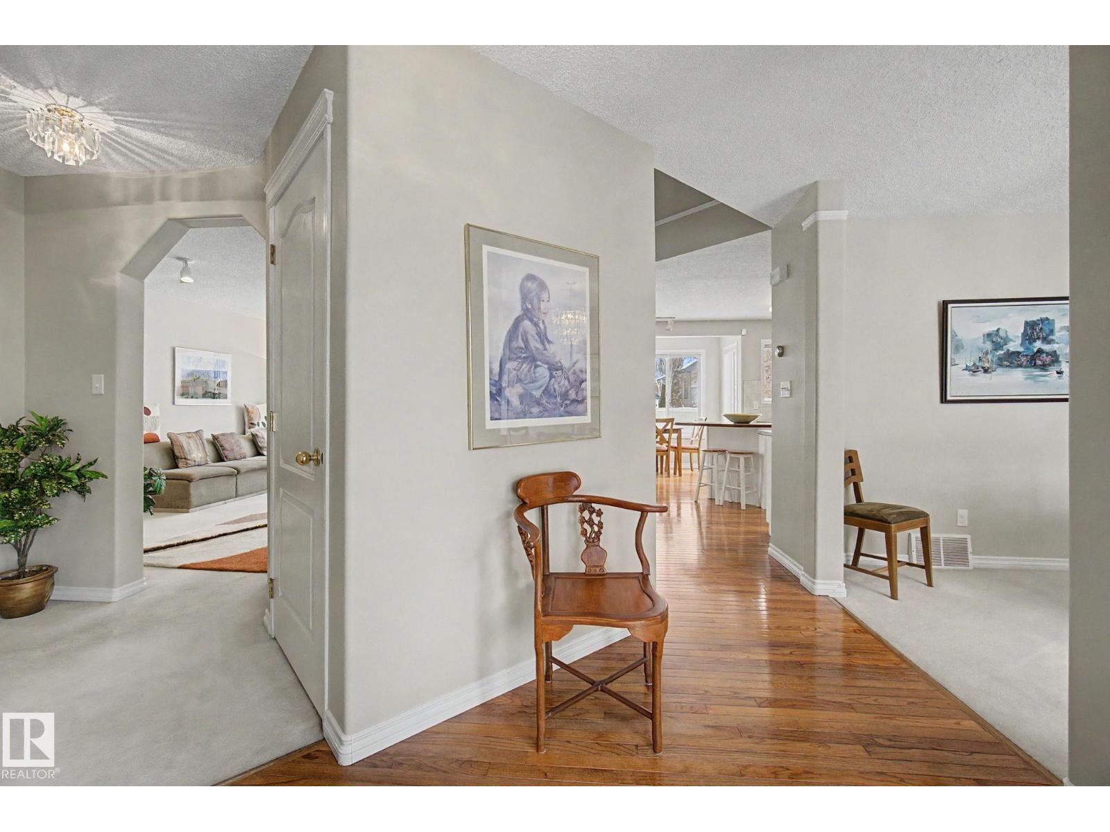 11732 10 Av Nw Nw, Edmonton, Alberta  T6J 7A6 - Photo 2 - E4483473