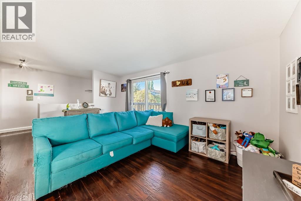 724d Raynard Crescent Se, Calgary, Alberta  T2A 1X7 - Photo 7 - A2288065