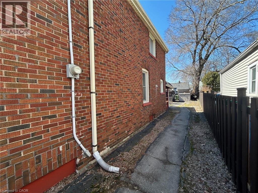 72 East 32nd Street, Hamilton, Ontario  L8V 2R9 - Photo 3 - 40816344