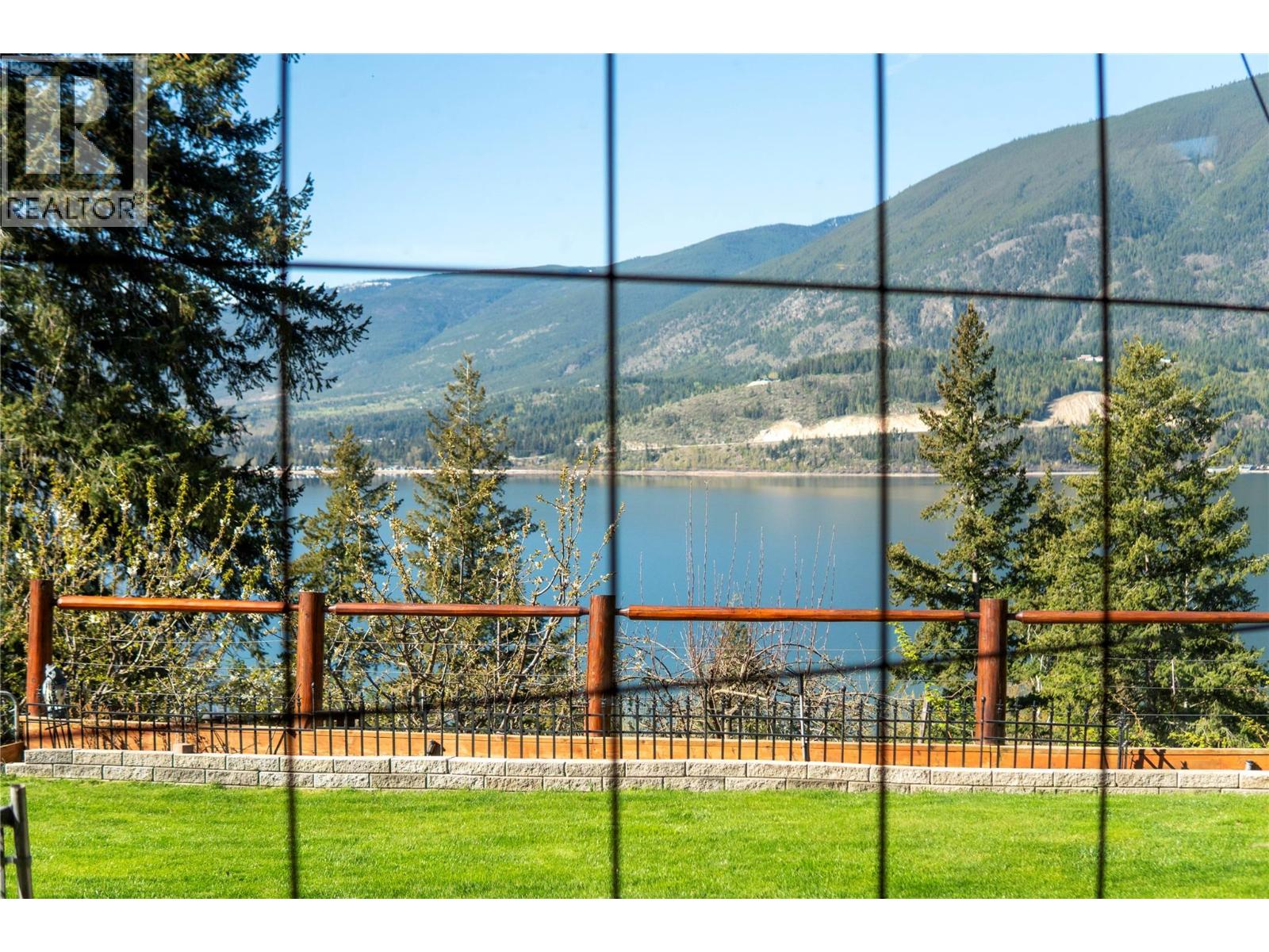 3660 Braelyn Road, Tappen, British Columbia  V0E 2X0 - Photo 8 - 10384232