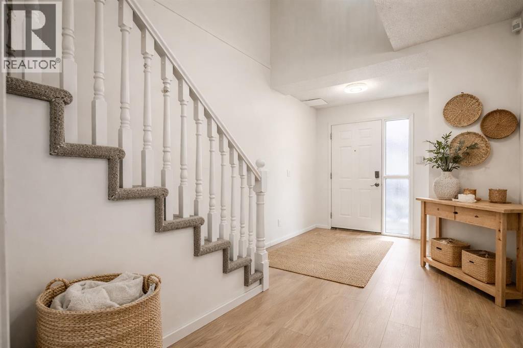 103 Coachway Lane SW, Calgary, Alberta  T3H 2V9 - Photo 4 - A2290563