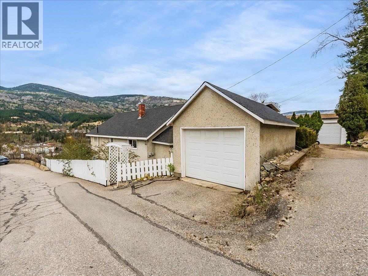 2257 Daniel Street, Trail, British Columbia  V1R 4H2 - Photo 3 - 10384358