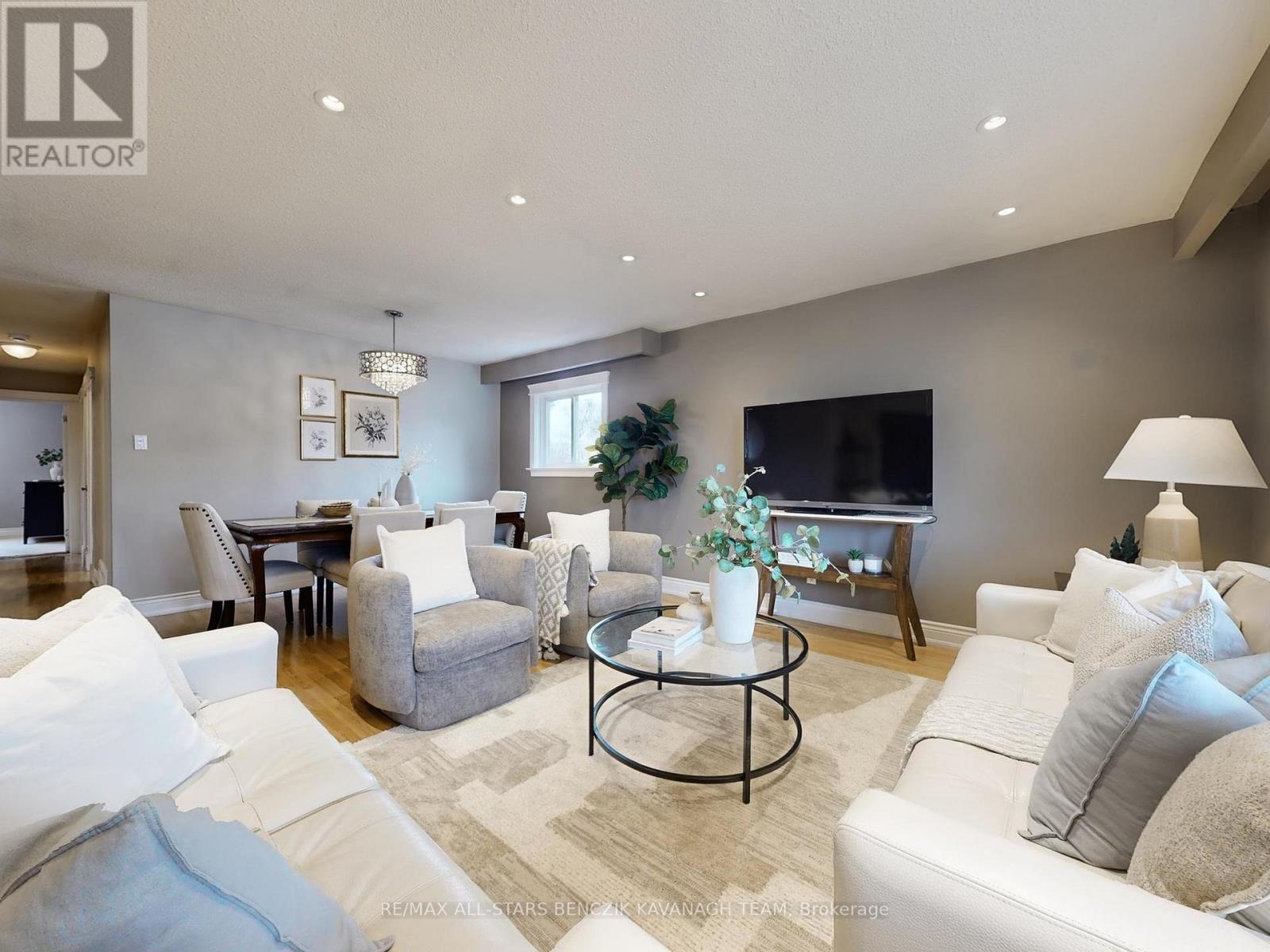 30 Sir Caradoc Place, Markham, Ontario  L3P 2X6 - Photo 5 - N12950798