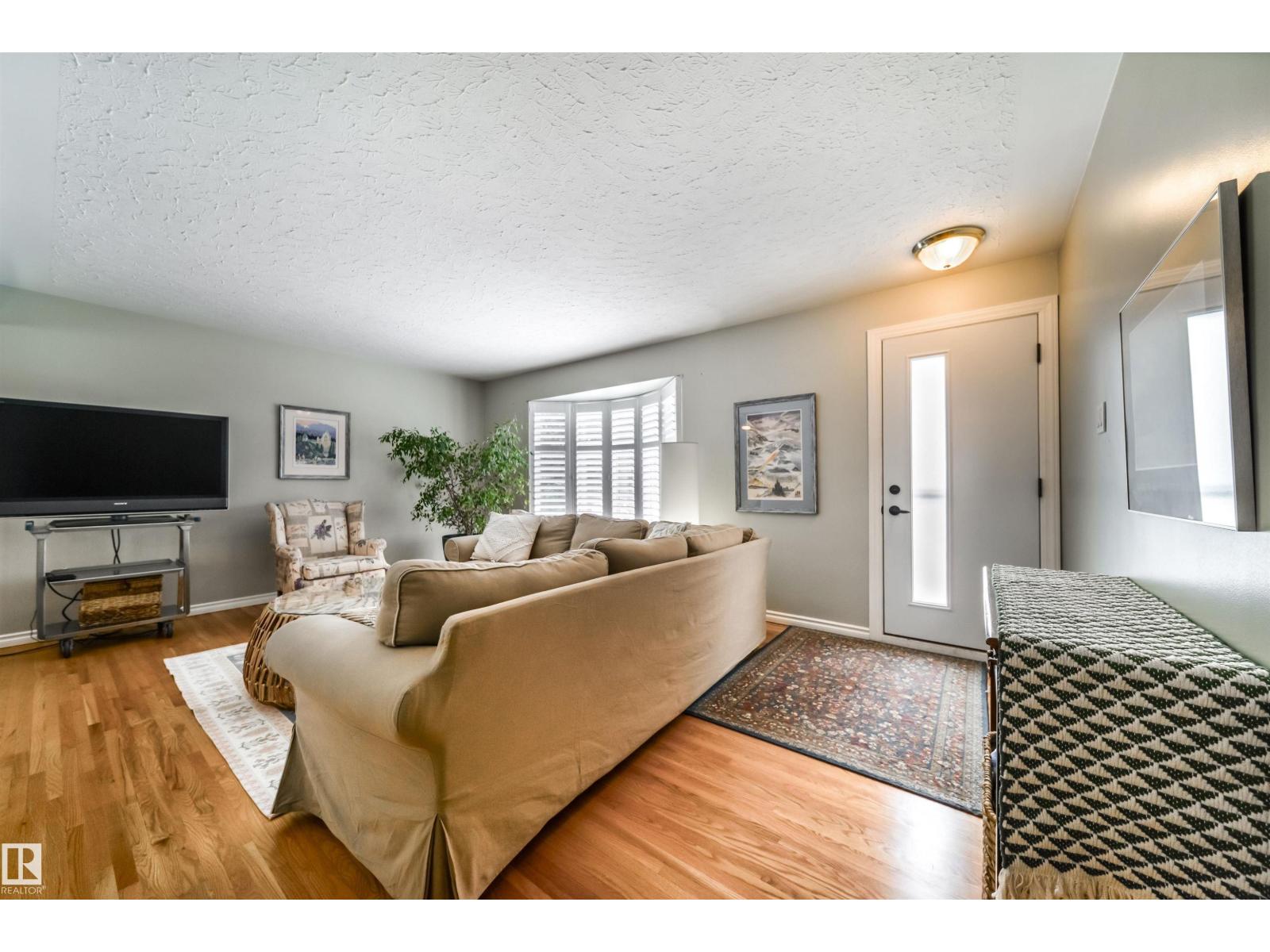 10231 46 St Nw, Edmonton, Alberta  T6A 1X9 - Photo 3 - E4483507