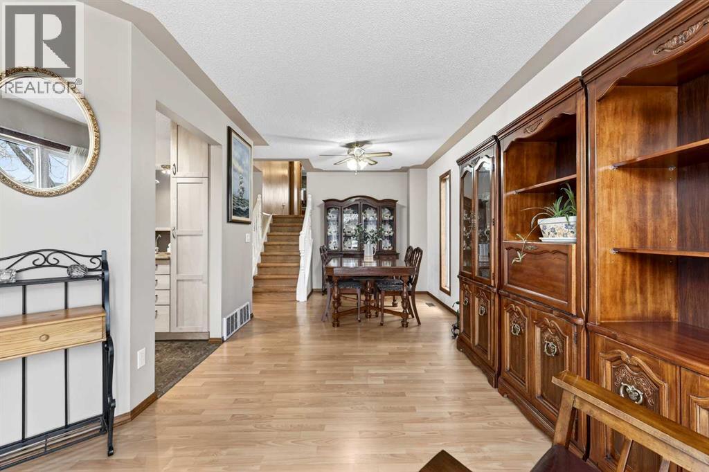 886 Erin Woods Drive SE, Calgary, Alberta  T2B 3C4 - Photo 18 - A2292202