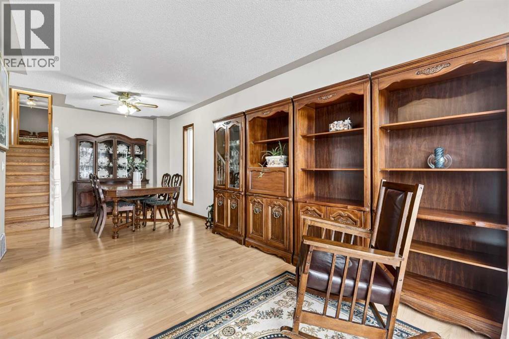 886 Erin Woods Drive SE, Calgary, Alberta  T2B 3C4 - Photo 19 - A2292202