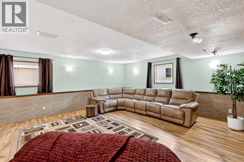 886 Erin Woods Drive SE, Calgary, Alberta  T2B 3C4 - Photo 32 - A2292202