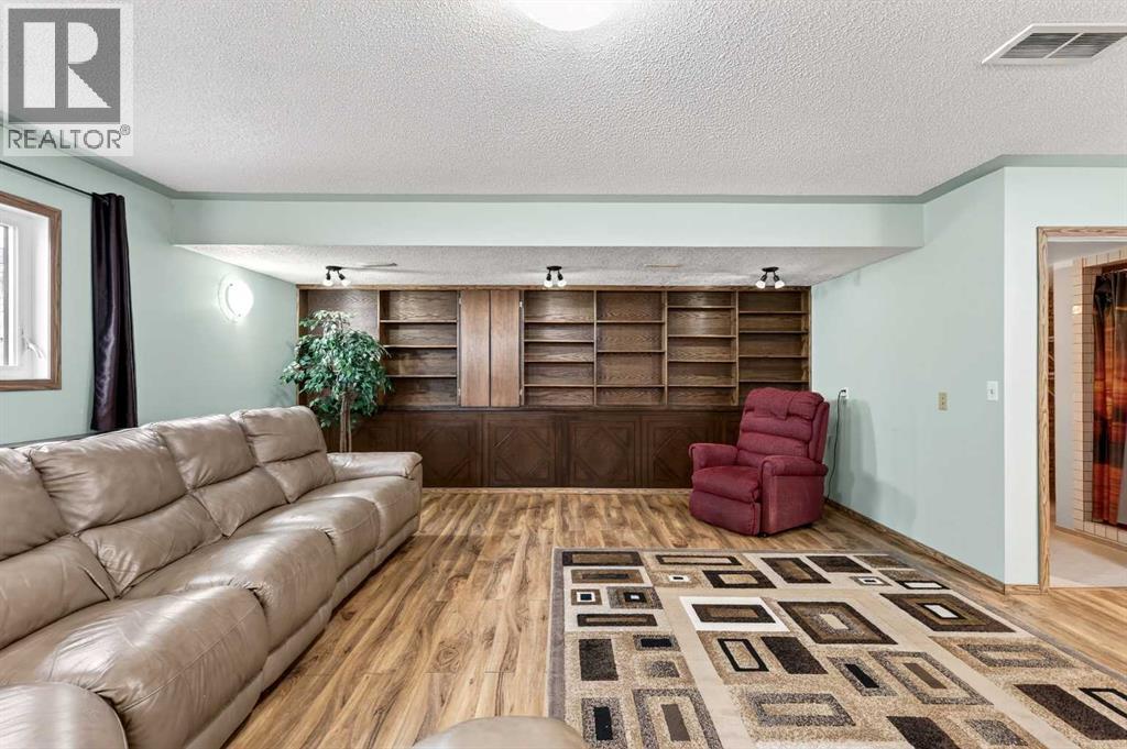 886 Erin Woods Drive SE, Calgary, Alberta  T2B 3C4 - Photo 34 - A2292202