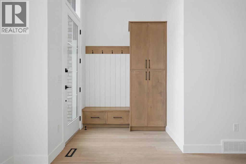 806 23 Avenue SE, Calgary, Alberta  T2G 1N8 - Photo 3 - A2292359