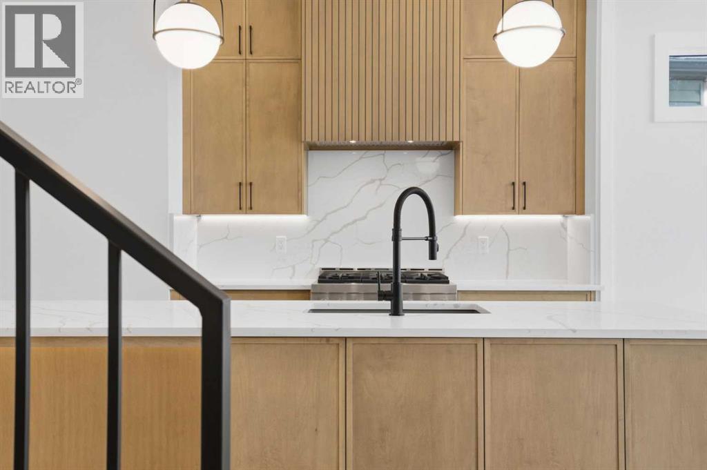 806 23 Avenue SE, Calgary, Alberta  T2G 1N8 - Photo 11 - A2292359