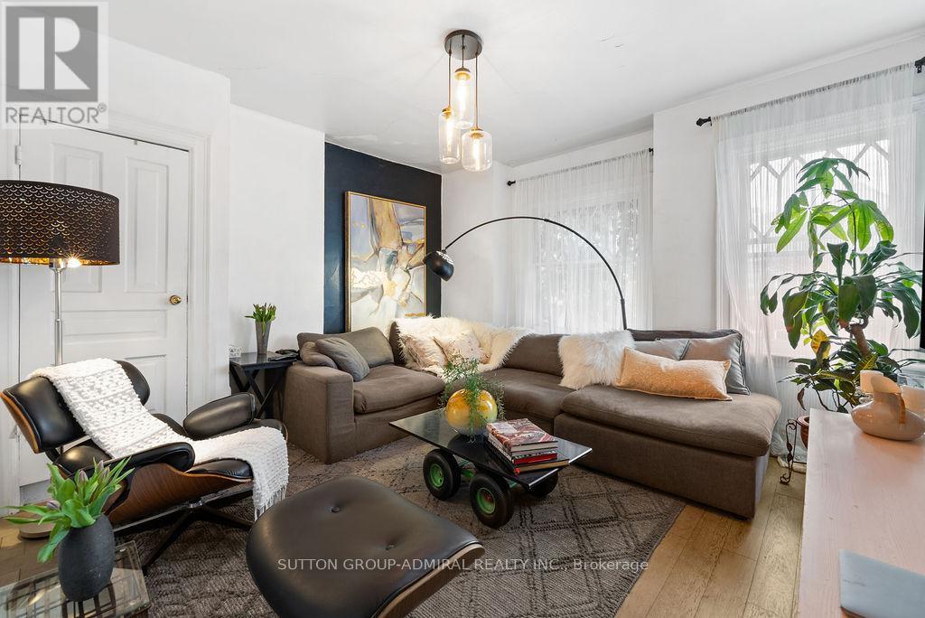 40 CLAREMONT STREET, Toronto, Ontario