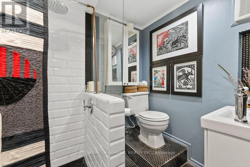 40 Claremont Street, Toronto, Ontario  M6J 2M5 - Photo 15 - C13030712