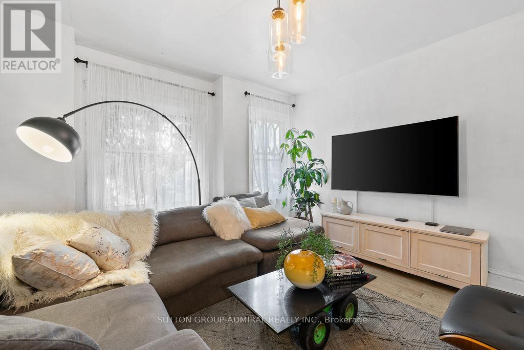 40 Claremont Street, Toronto, Ontario  M6J 2M5 - Photo 17 - C13030712