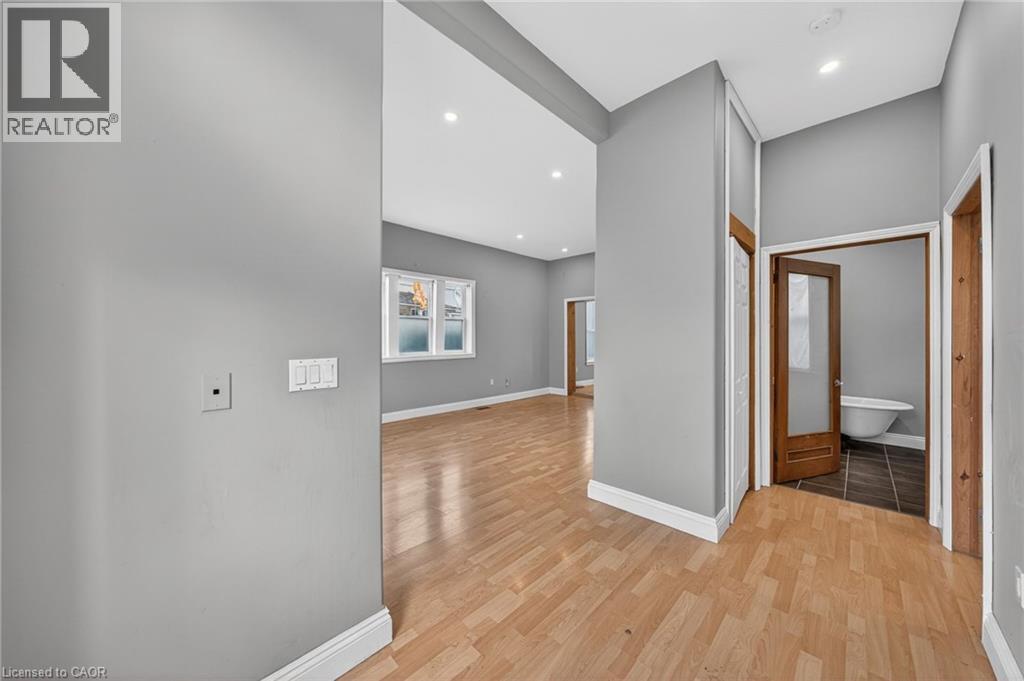 12 Fleet Street, Brantford, Ontario  N3T 3S7 - Photo 5 - 40821927