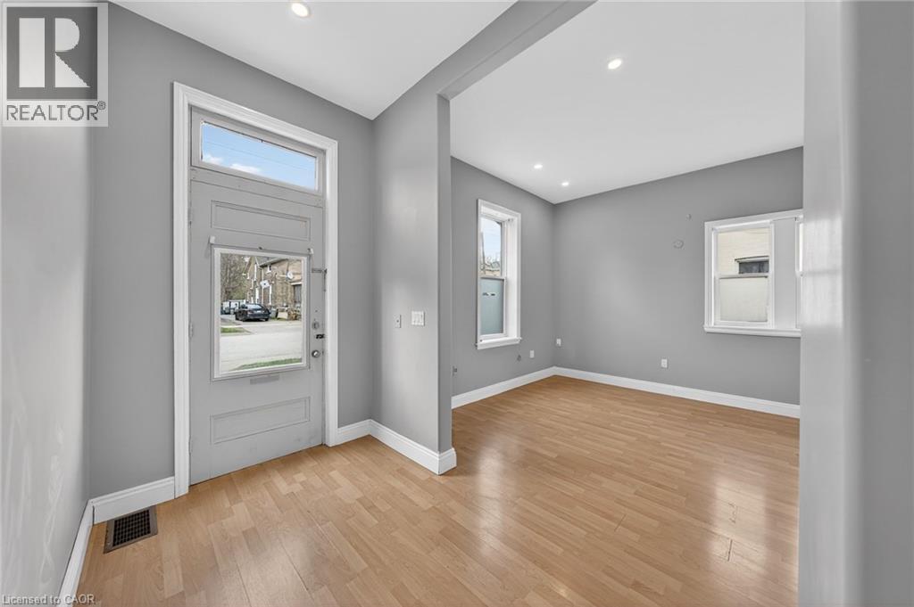 12 Fleet Street, Brantford, Ontario  N3T 3S7 - Photo 4 - 40821927