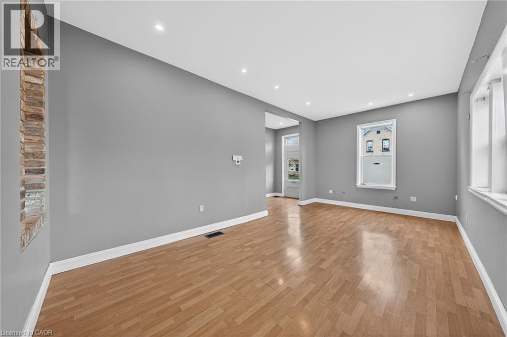 12 Fleet Street, Brantford, Ontario  N3T 3S7 - Photo 7 - 40821927