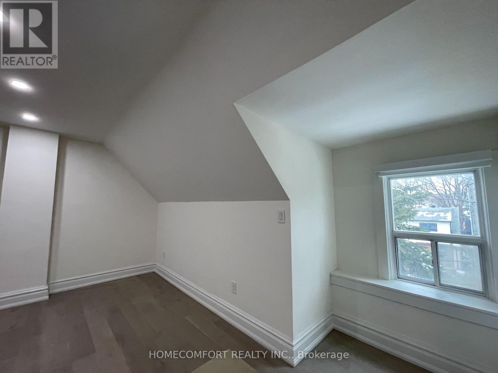 Upper - 33 Strathmore Boulevard, Toronto, Ontario  M4J 1P1 - Photo 31 - E13030768