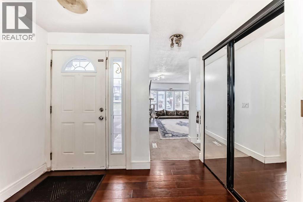 19 Castlepark Way Ne, Calgary, Alberta  T3J 1R7 - Photo 6 - A2297081