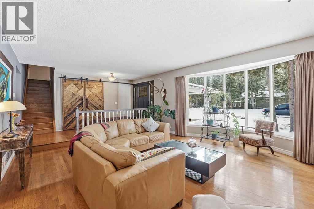 38 Wolf Drive, Rural Rocky View County, Alberta  T3Z 1A3 - Photo 10 - A2299746