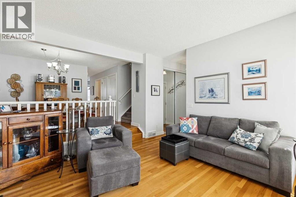 20 Stradwick Rise SW, Calgary, Alberta  T3H 3H1 - Photo 3 - A2300327