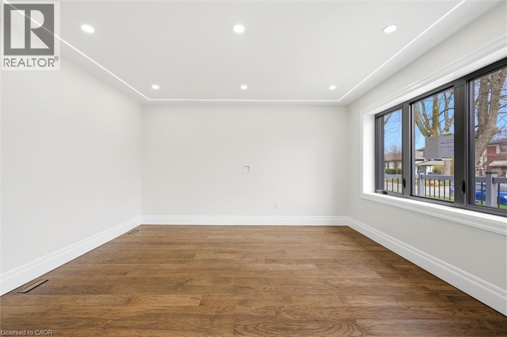 24 Treeview Drive, Toronto, Ontario  M8W 4B9 - Photo 5 - 40822829