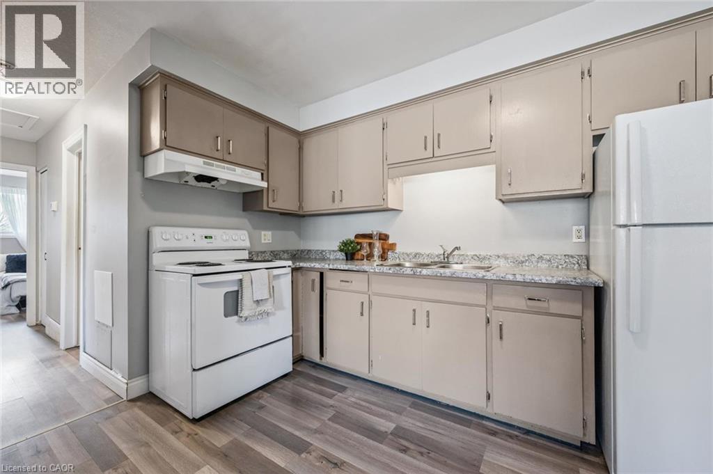 27 Vicmount Drive, Kitchener, Ontario  N2M 2A2 - Photo 14 - 40822876