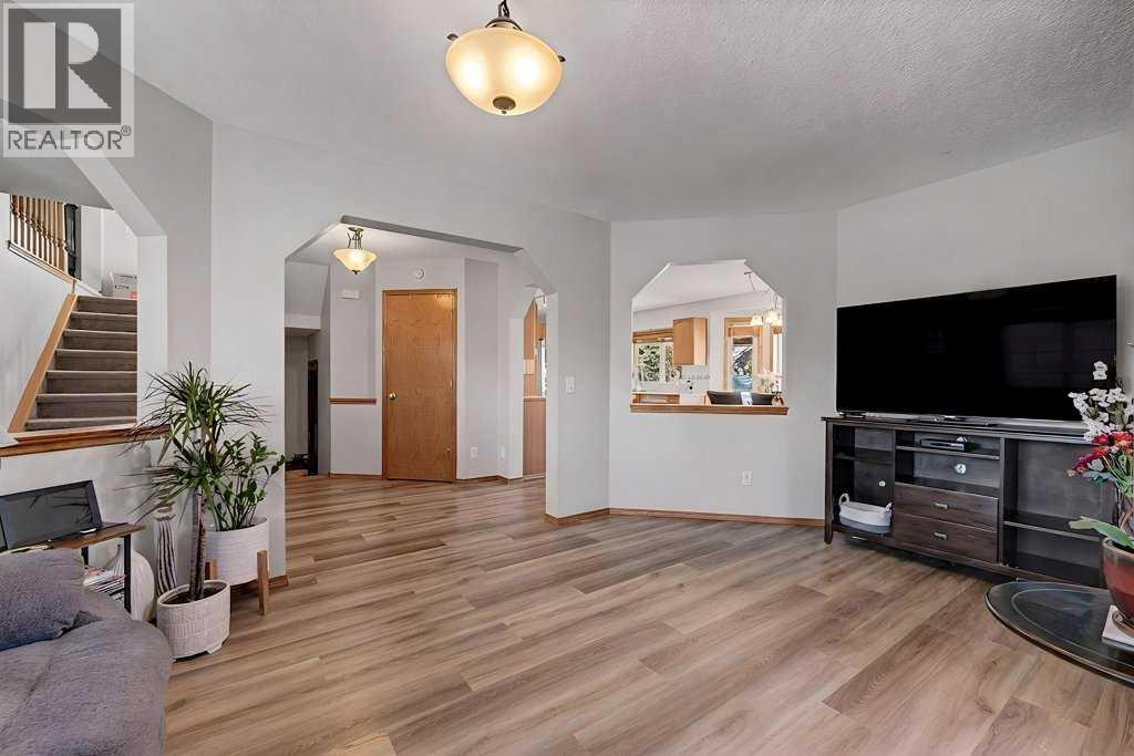 450 Douglas Glen Boulevard SE, Calgary, Alberta  T2Z 2M8 - Photo 3 - A2300849