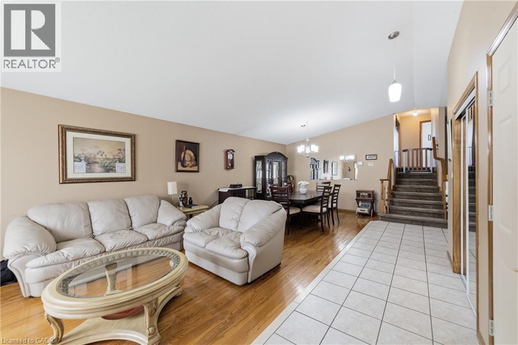 19 Sedona Court, Hamilton, Ontario  L9B 2R1 - Photo 4 - 40823033