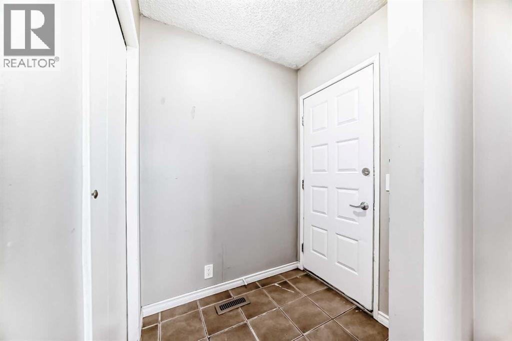 47 Templemont Drive Ne, Calgary, Alberta  T1Y 4Z5 - Photo 5 - A2301876