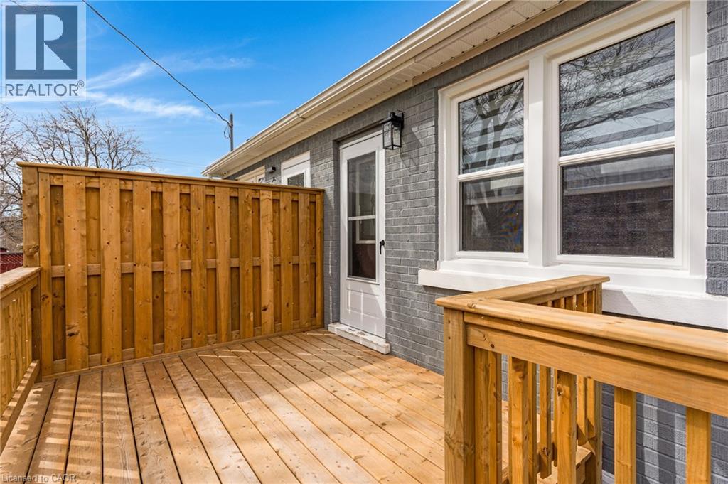 844 Stirling Avenue S, Kitchener, Ontario  N2M 3K3 - Photo 2 - 40823132