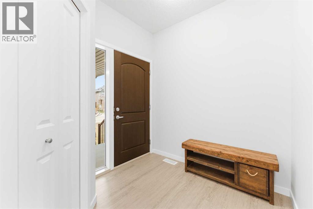 69 Legacy Manor Se, Calgary, Alberta  T2X 2E9 - Photo 2 - A2302444