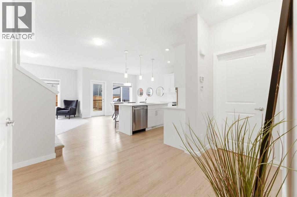 69 Legacy Manor Se, Calgary, Alberta  T2X 2E9 - Photo 3 - A2302444