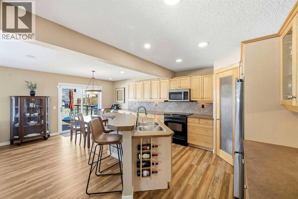 101 Cougarstone Manor SW, Calgary, Alberta  T3H 5N5 - Photo 7 - A2302495