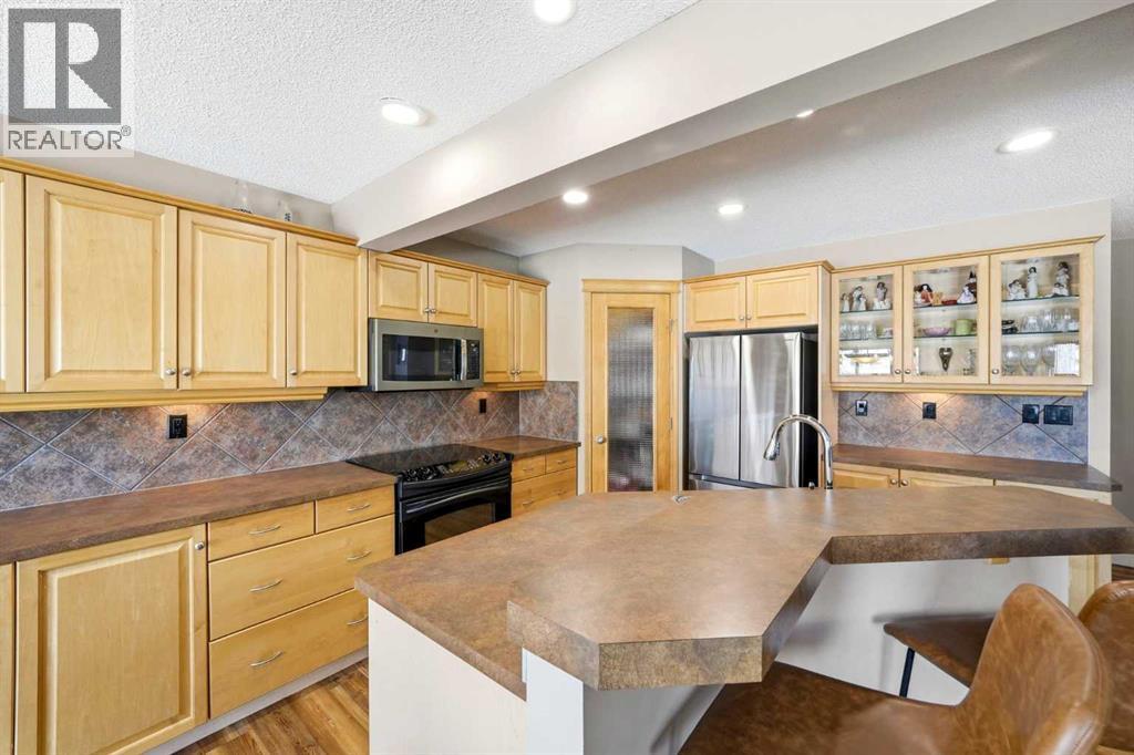 101 Cougarstone Manor SW, Calgary, Alberta  T3H 5N5 - Photo 8 - A2302495