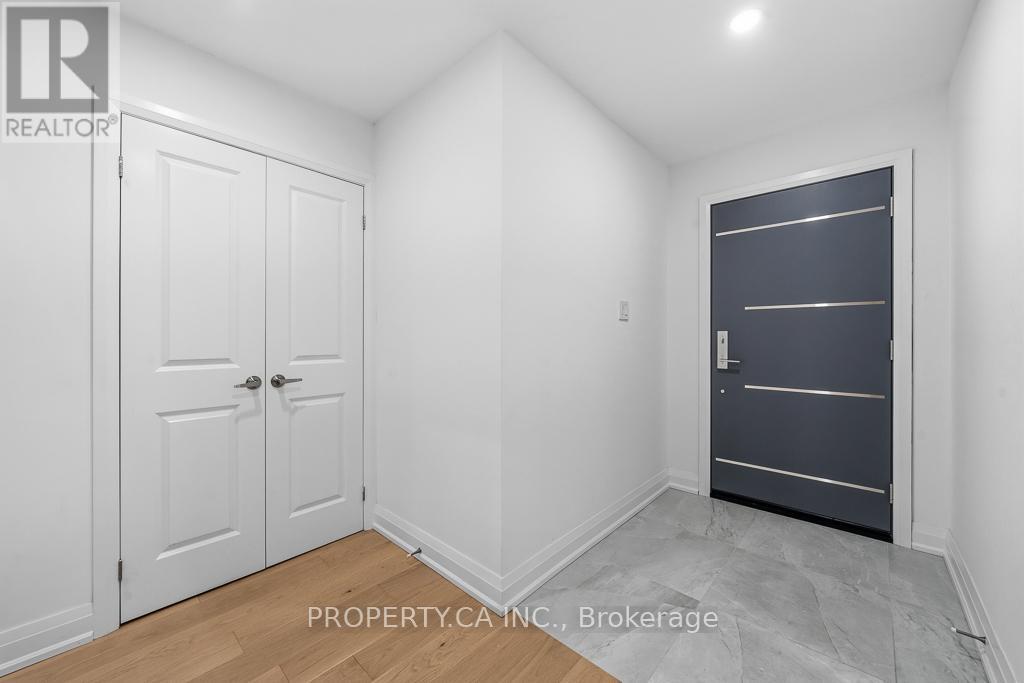 217 Hampton Court, Newmarket, Ontario  L3Y 6J5 - Photo 3 - N13030742