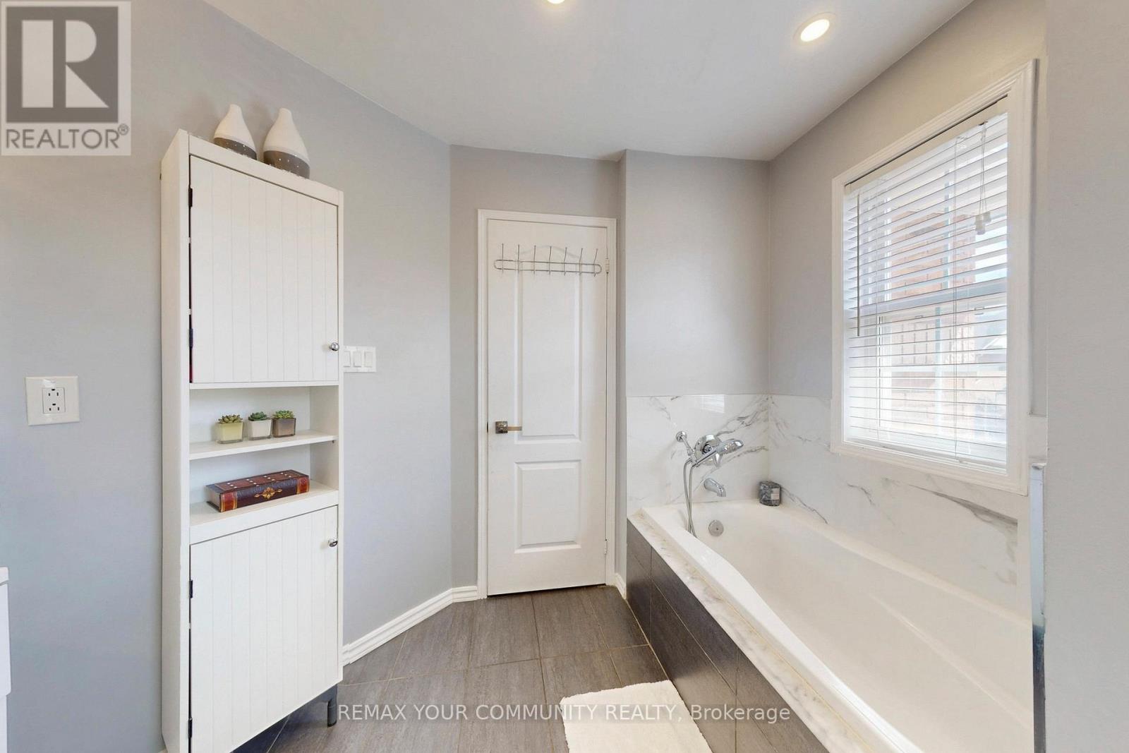 54 English Oak Drive, Richmond Hill, Ontario  L4E 3W2 - Photo 14 - N13030744