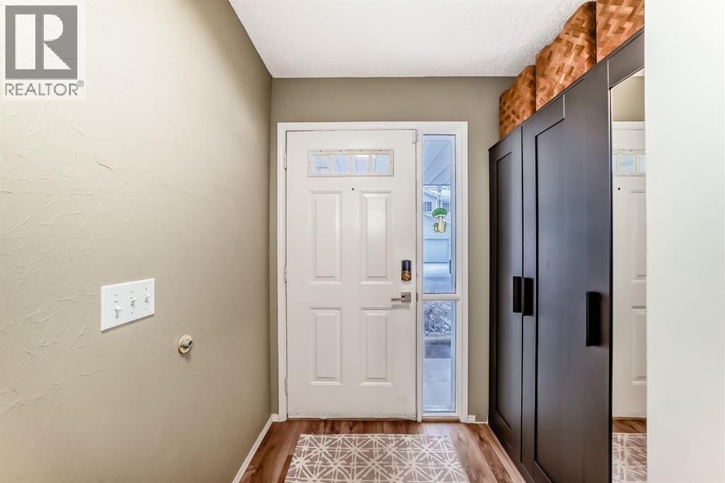 424 Hawkstone Manor Nw, Calgary, Alberta  T3G 3X2 - Photo 3 - A2302779